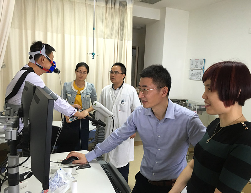 王磊教授指導心肺運動試驗1.jpg